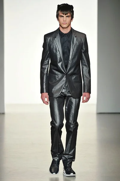 Look 3